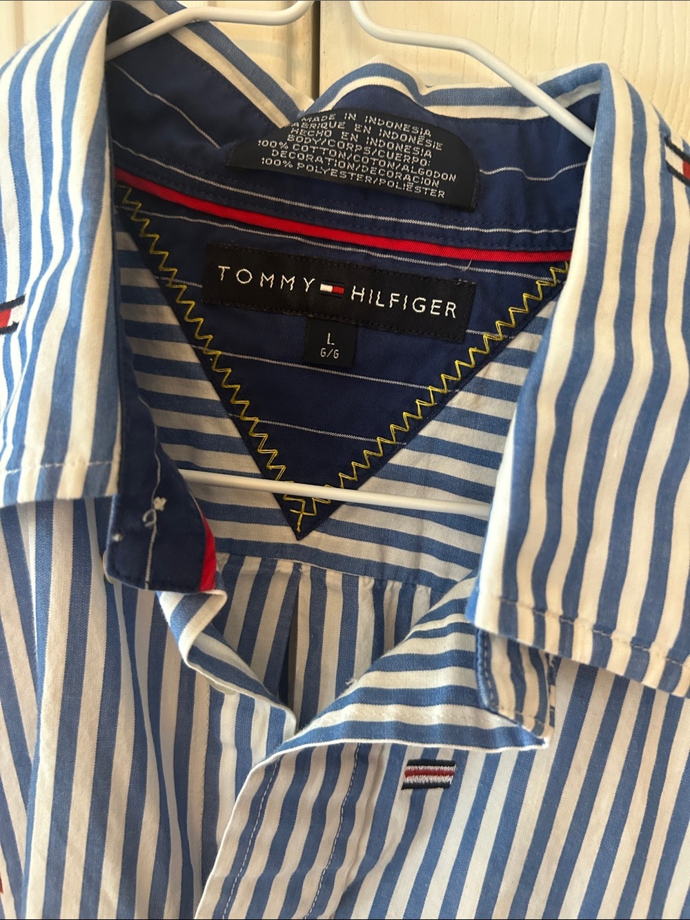 Tommy Hilfiger Men’s Blue Stripe Button-Up Shirt with Nautical Flags - Picture 2 of 4